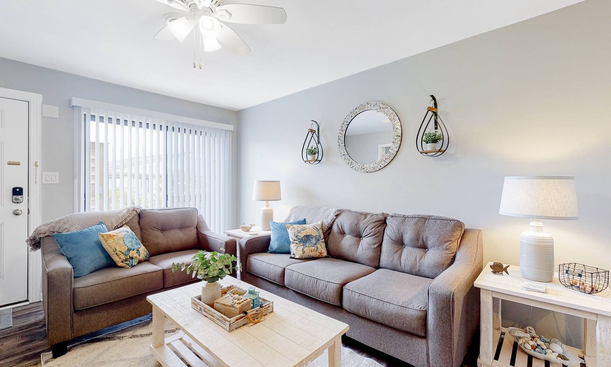 North Ocean City Condo | Updated condo w/private hot tub/shared pool, easy walk to beach & bay
