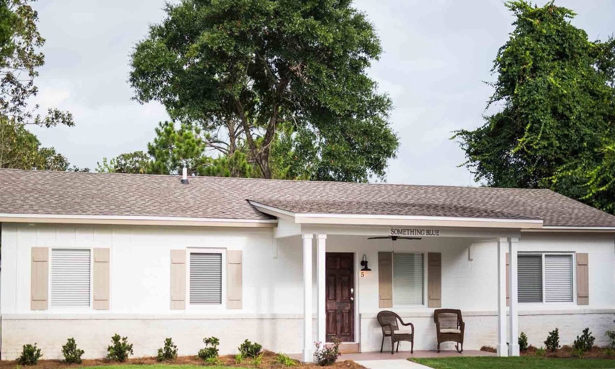 Destin House | Updated Cottage in Renovated Private Community.