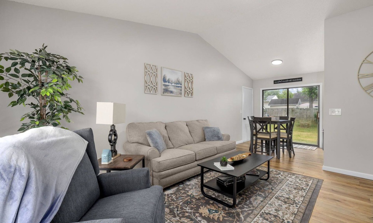 O'Fallon House | Updated & Cozy 3 BDR Home