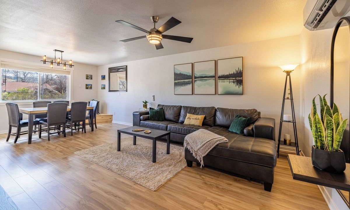 Casper Apartment | Updated Cozy Downtown Forest Retreat