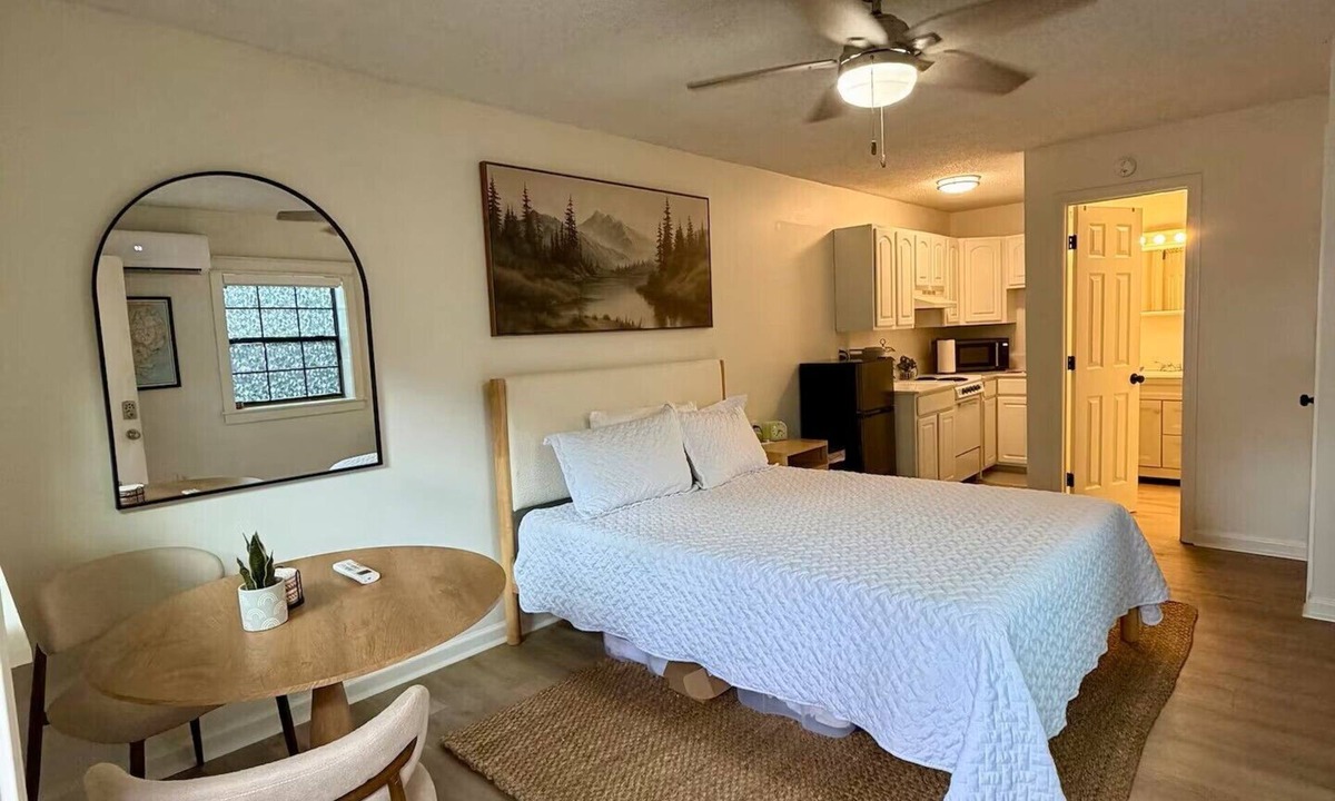 North Little Rock Apartment | Updated! Cozy Private Studio 5 mins from downtown and Simmons Arena!