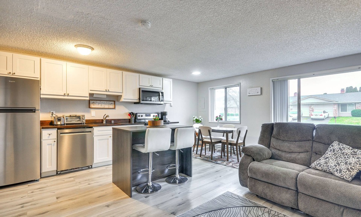 Evergreen House | Updated Duplex Home in Vancouver: Quiet Location