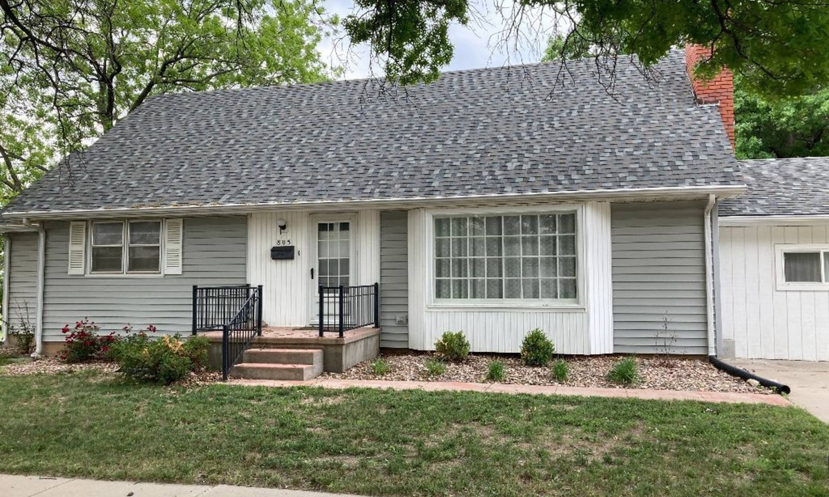 El Dorado House | Updated family home in quiet neighborhood.