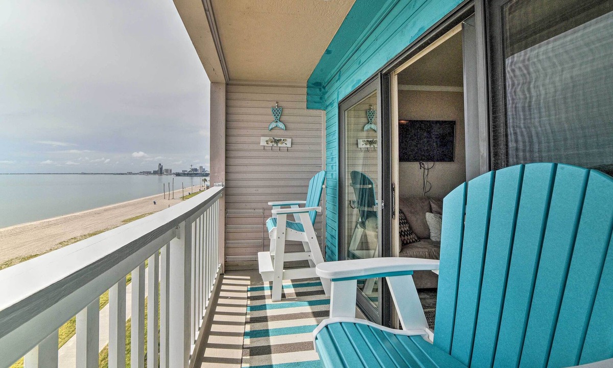 North Beach Condo | Updated Front Beach Condo w/Resort Amenities!