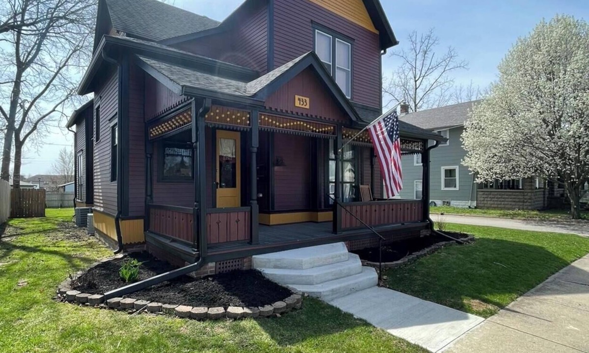 Greenfield House | Updated Historic Home, in the Heart of Greenfield. Walking distance to downtown!