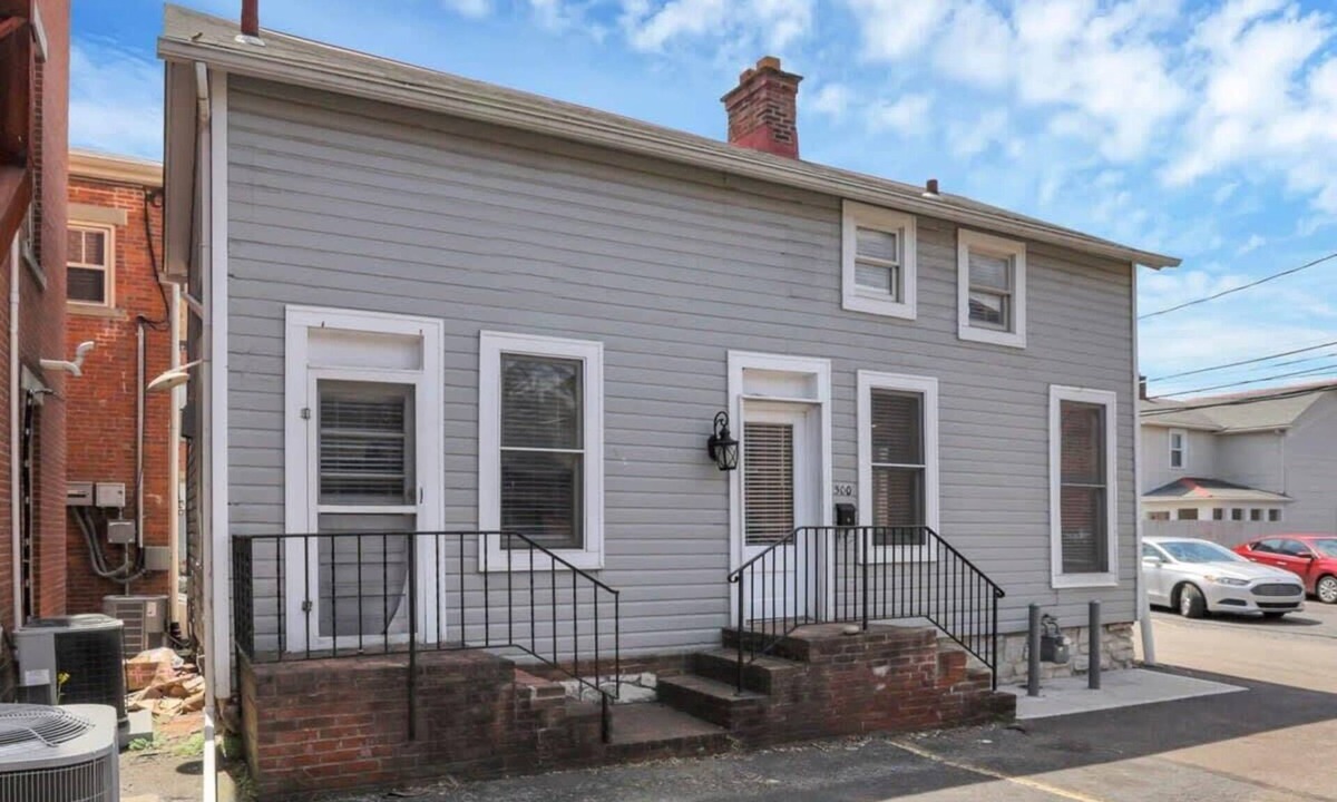 German Village House | Updated Home in German Village - 2BR with Parking!