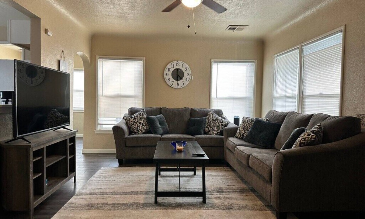 Hanford House | Updated House Great Location