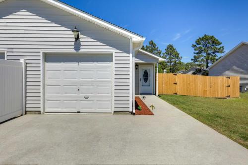 Hubert House | Updated Hubert Vacation Rental 5 Mi to Beaches!