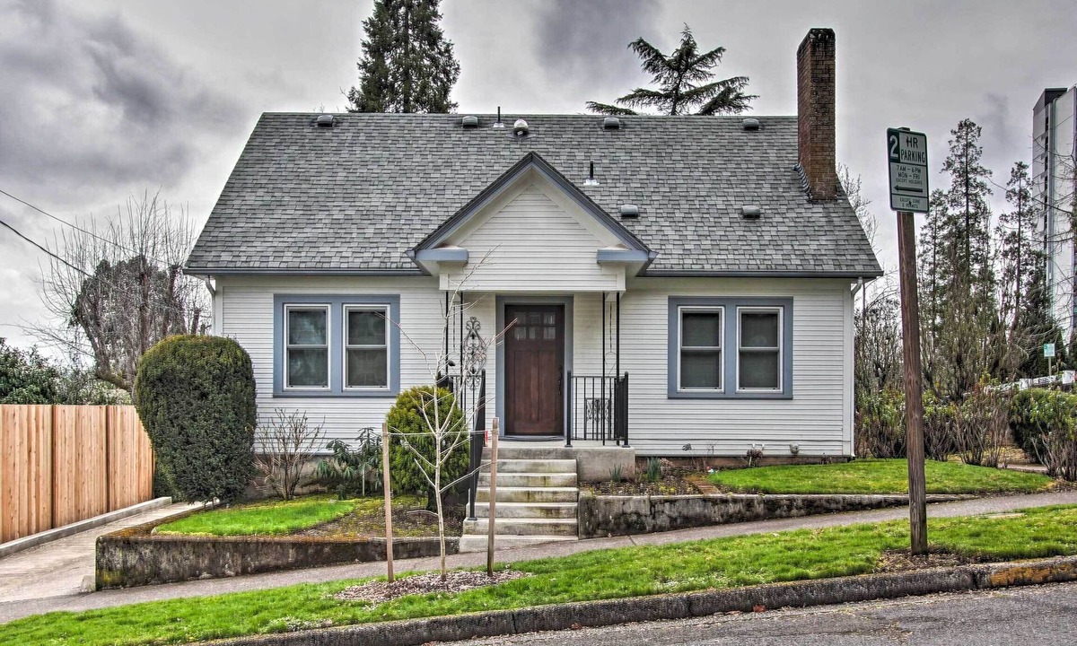 Market District House | Updated Interior & Yard! Eugene Home 1 Mi to UO