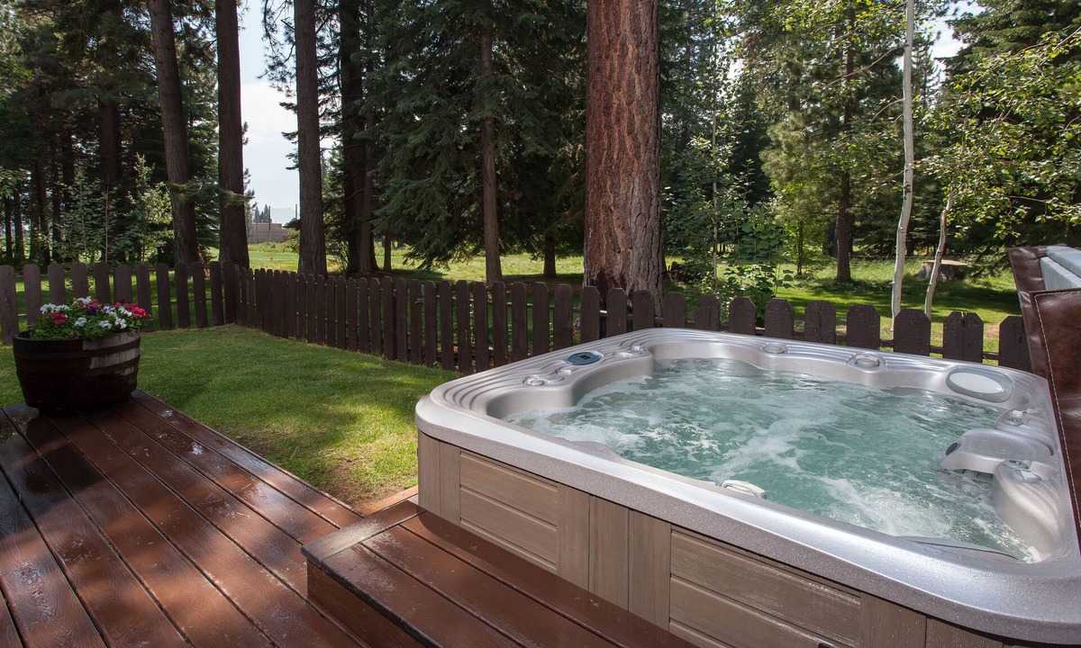 Kings Beach Cabin | Updated Kings Beach Cabin - Walk to Beach, Hot Tub