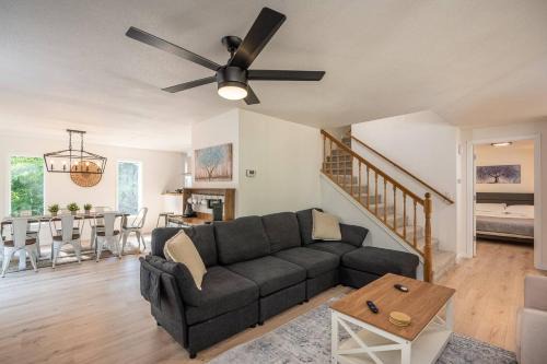 McKenzie Bridge House | Updated Large River Front Home with Hot Tub