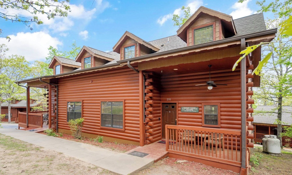 Branson Theater District Cabin | Updated Lock-off Connecting Cabins - Perfect for a larger family or group!