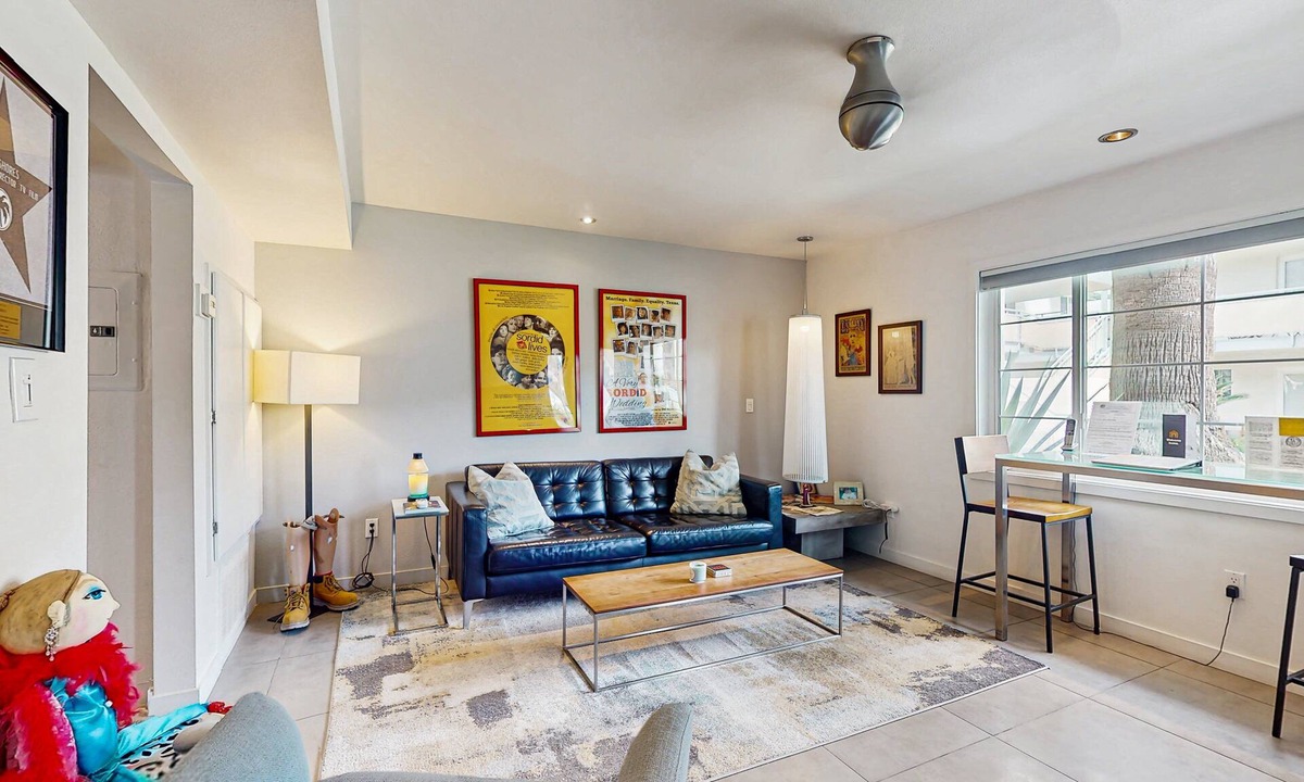 Old Las Palmas Apartment | Updated modern condo w/shared pool & mountain views - near downtown