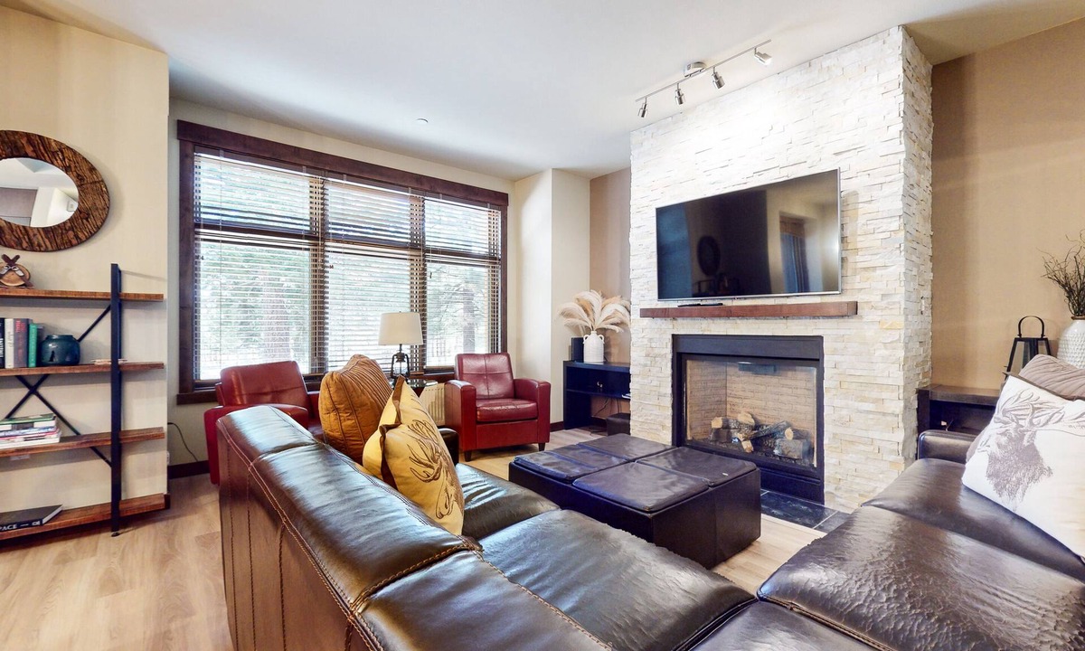 Mammoth Lakes Condo | Updated & Modern, on Sierra Star Golf Course. Washer/Dryer, Quiet Location
