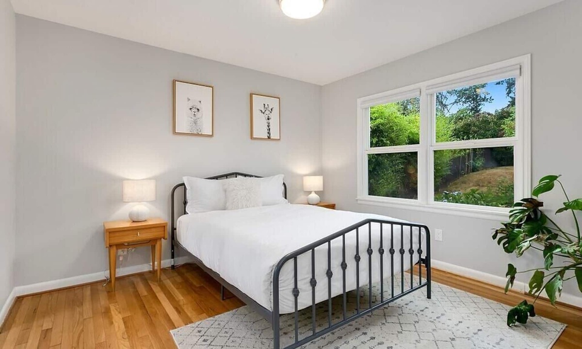 Shoreline House | Updated NE Seattle · 2BR · Yard · Near Light Rail