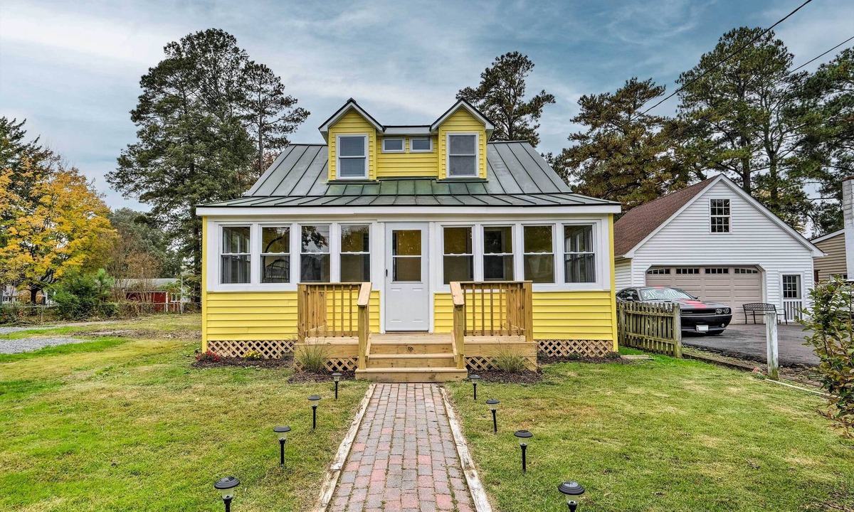 Rose Haven Cottage | Updated North Beach Cottage: Pet Friendly!