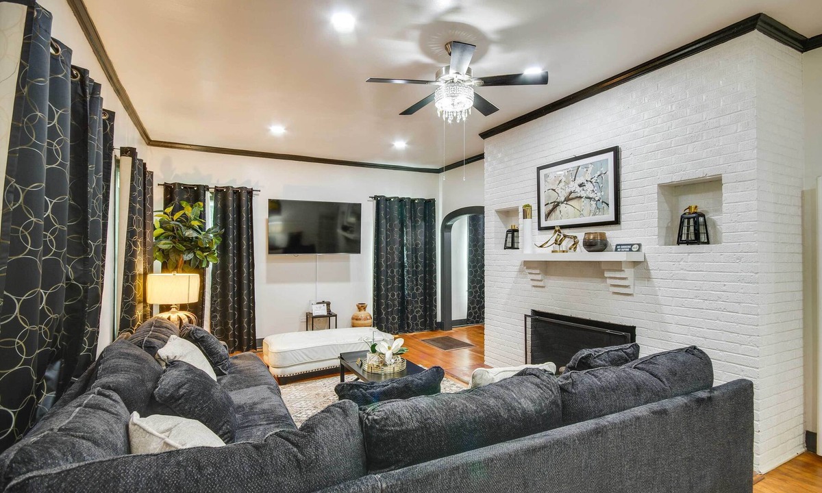 Greenwood Apartment | Updated North Greenwood Cottage < 1 Mi to Dtwn!
