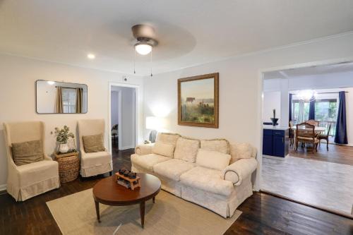 Greenwood House | Updated North Greenwood Cottage < 1 Mi to Dtwn!