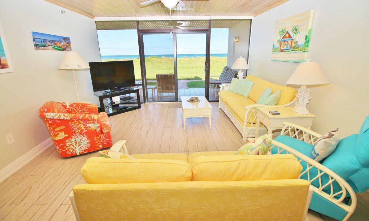 Bethune Beach Condo | 🌊Updated Oceanfront Condo-Chadham by the Sea 119🌊