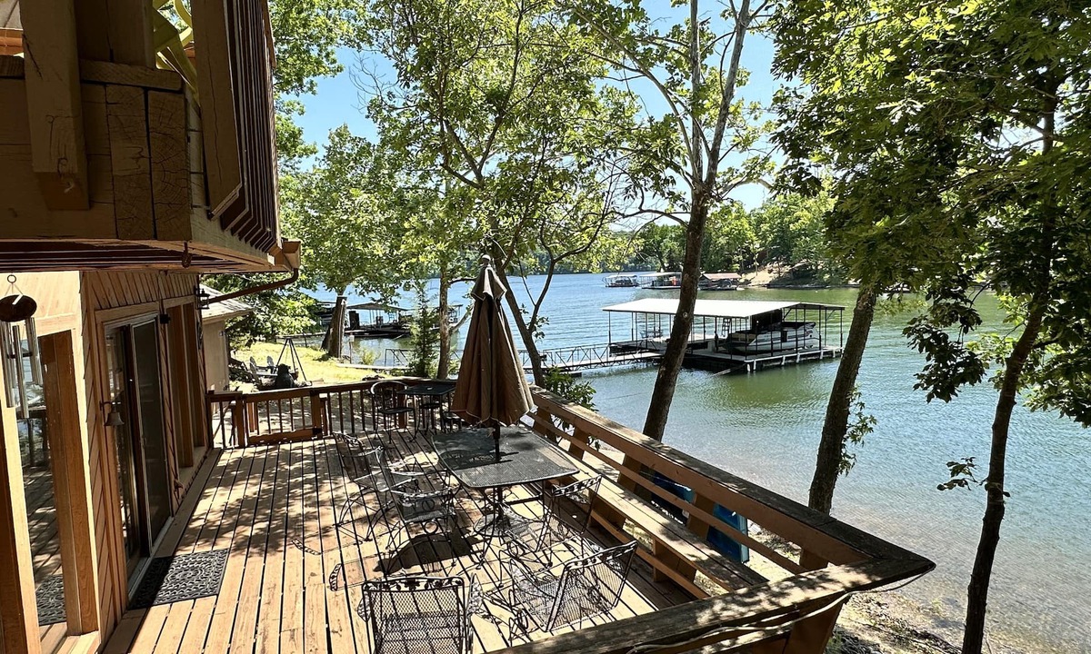 Lake of the Ozarks House | Updated Ozarks Lakefront Home-Lilly pad, kayaks, Private dock & boat ramp.