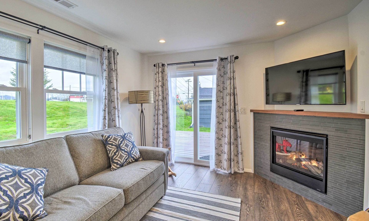 Retsil House | Updated Port Orchard Home, Walk to Waterfront