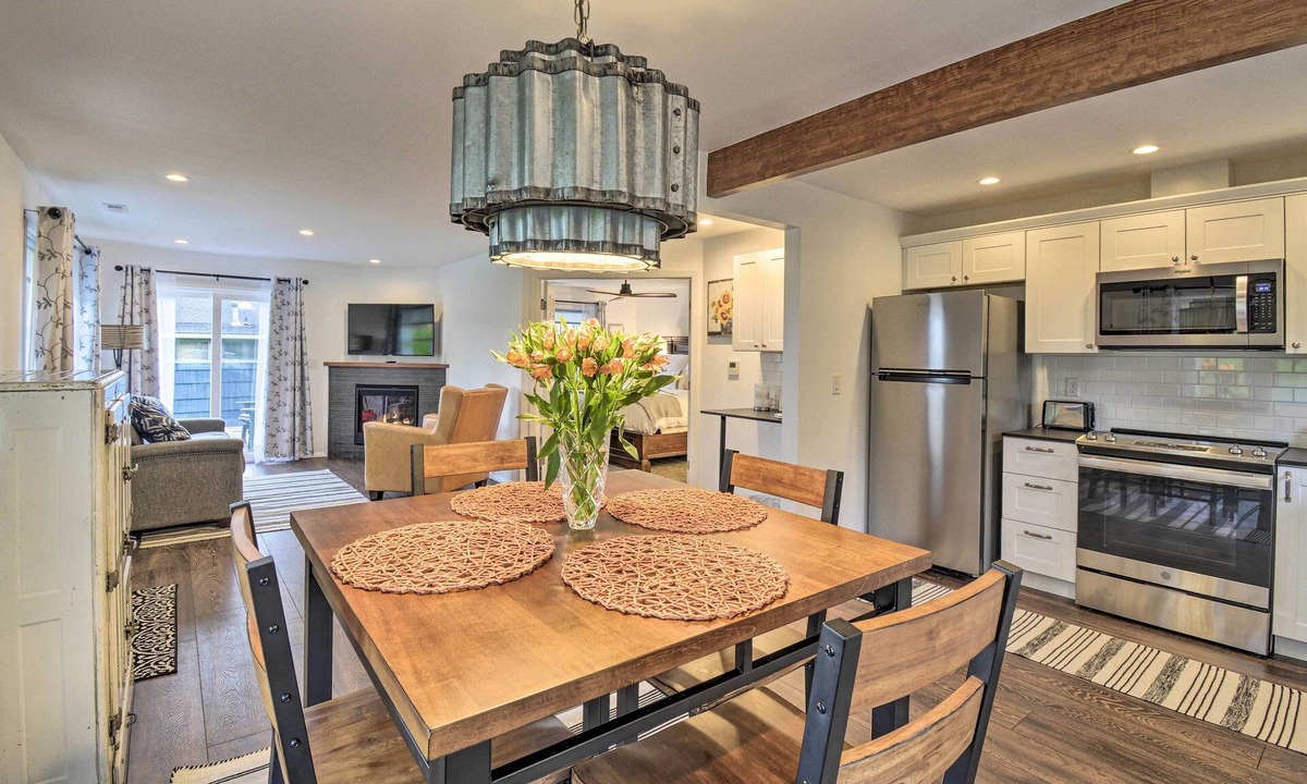 Retsil Cottage | Updated Port Orchard Home, Walk to Waterfront