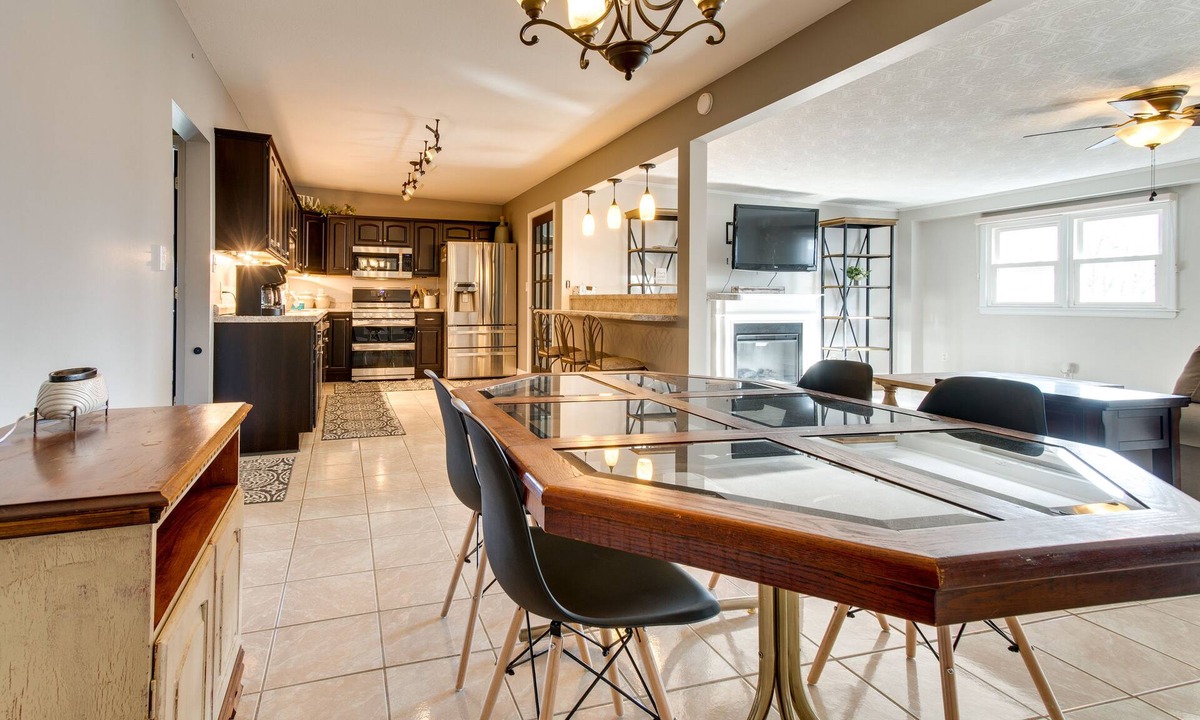 Robinson Condo | Updated Robinson Vacation Rental w/Fireplace!