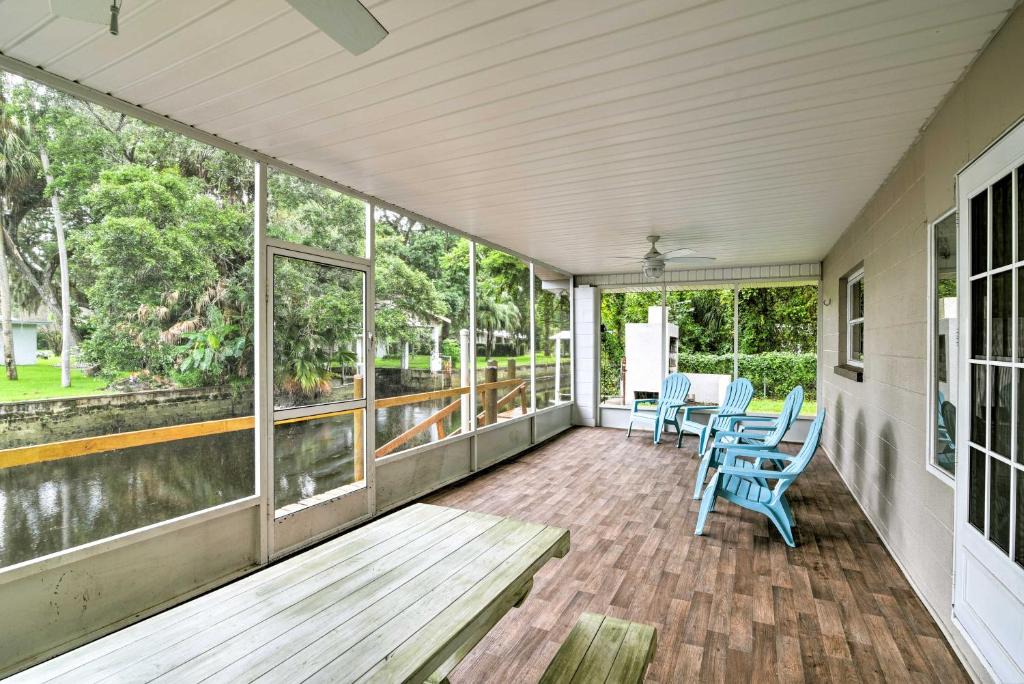 Yankeetown House | Updated Rustic Yankeetown Home with Lanai and Dock