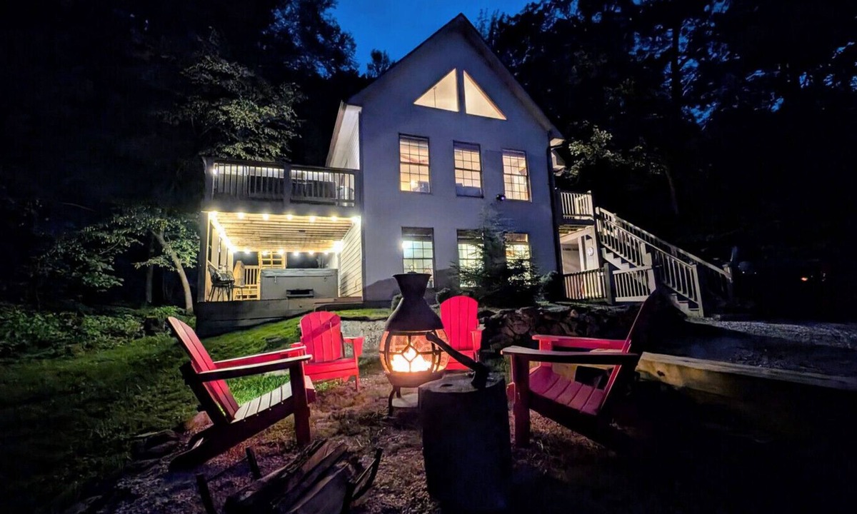 Chestnut Springs House | Updated! Sleeps 14 - Hot Tub, Games, Fireplace, Pet Friendly, Firepits & Grill
