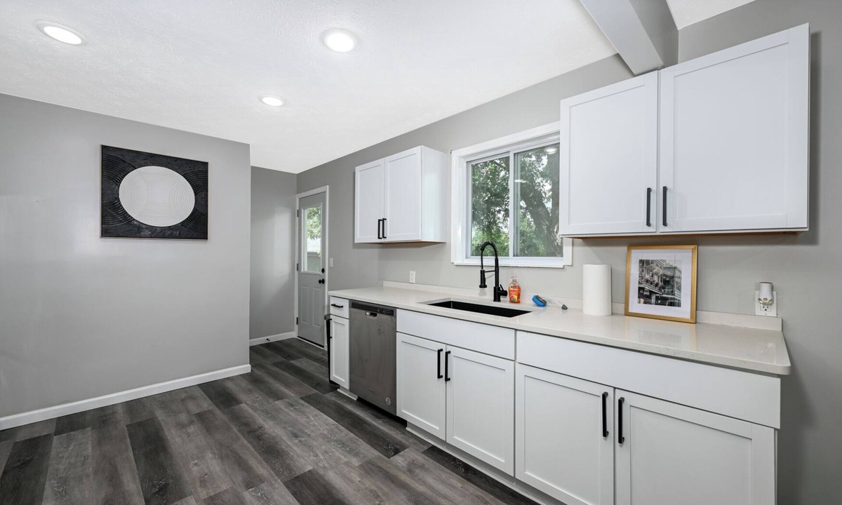 Bedford Heights House | Updated & Spacious Ranch with Yard