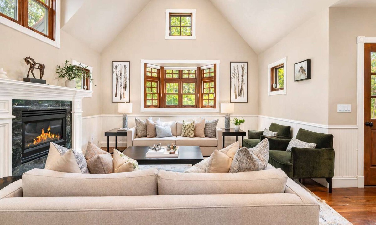 Aspen House | Updated Spacious Home AC Walk to Town!