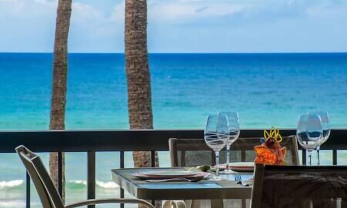 Honokowai Apartment | Updated Top floor condo, Oceanfront, private beach