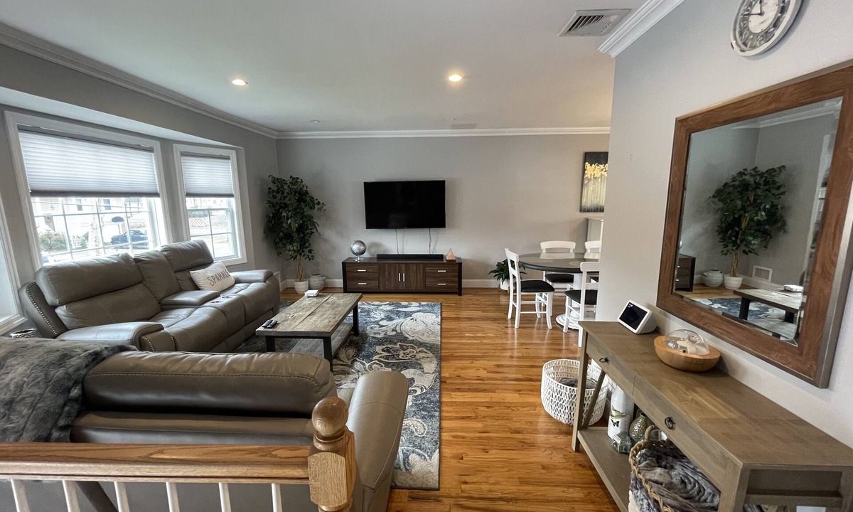 Kings Park Apartment | Updated top level apartment - modern design with open floor plan