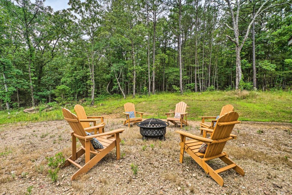 Tuskahoma House | Updated Tuskahoma Cabin w/Fire Pit & Deck!