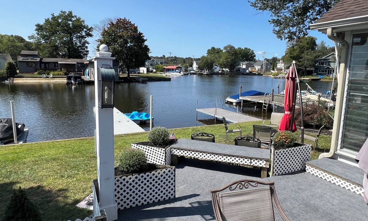 Lake Hopatcong House | Updated Waterfront. Dog friendly. Private cove