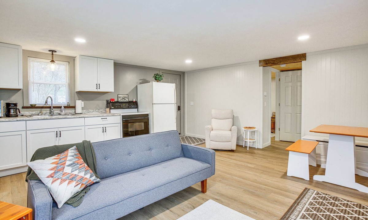 Wellston Cabin | Updated Wellston Cabin, Walk to Lake Beach + Dock!