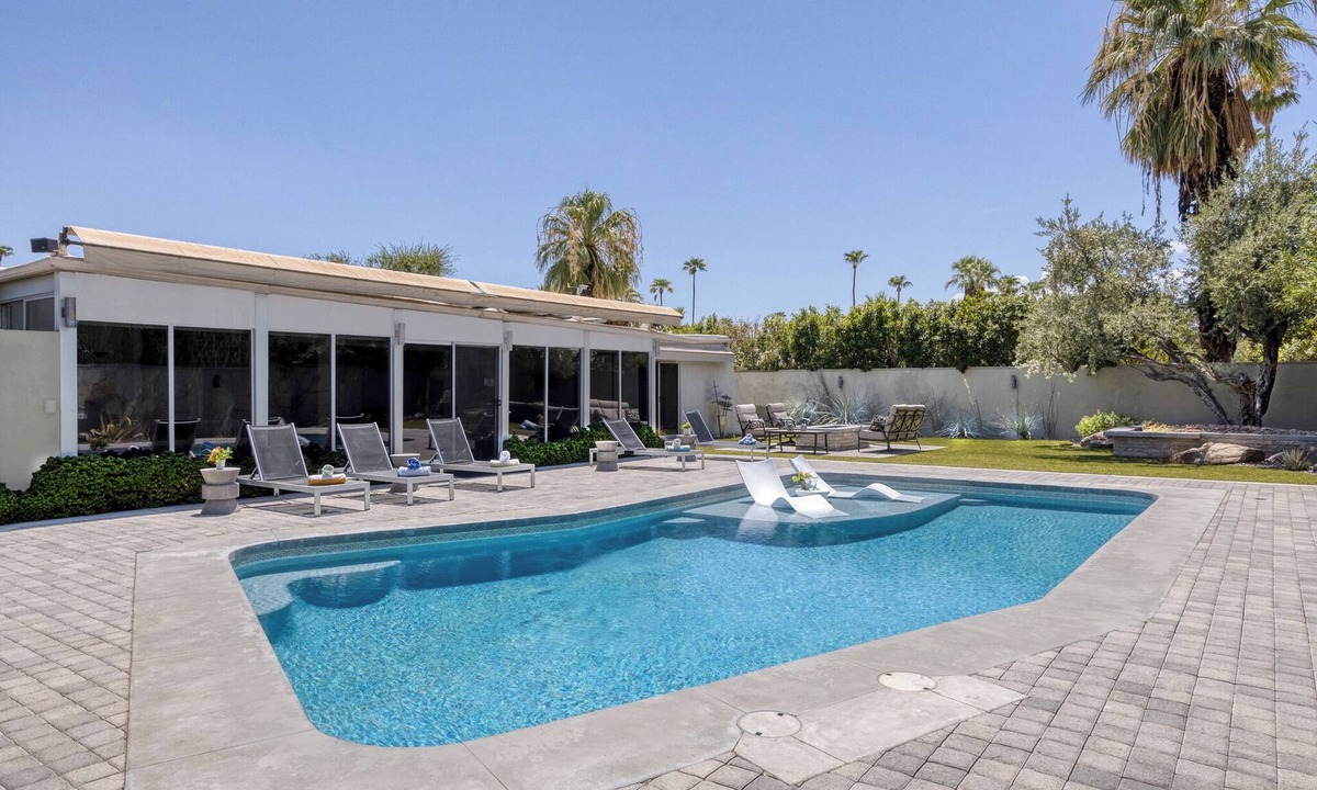 The Movie Colony House | Updated Wexler Midcentury Movie Colony Home, Large Backyard+Pool & Spa - The Cas