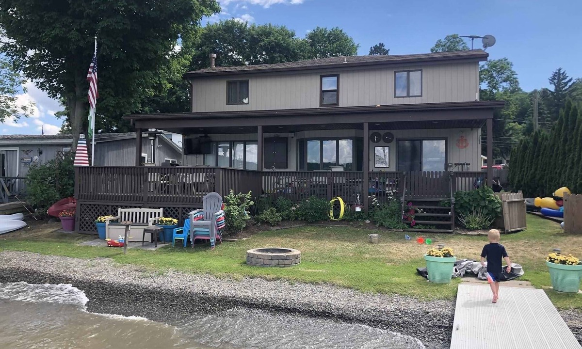 Conesus House | UPDATED YEAR ROUND LAKE HOUSE