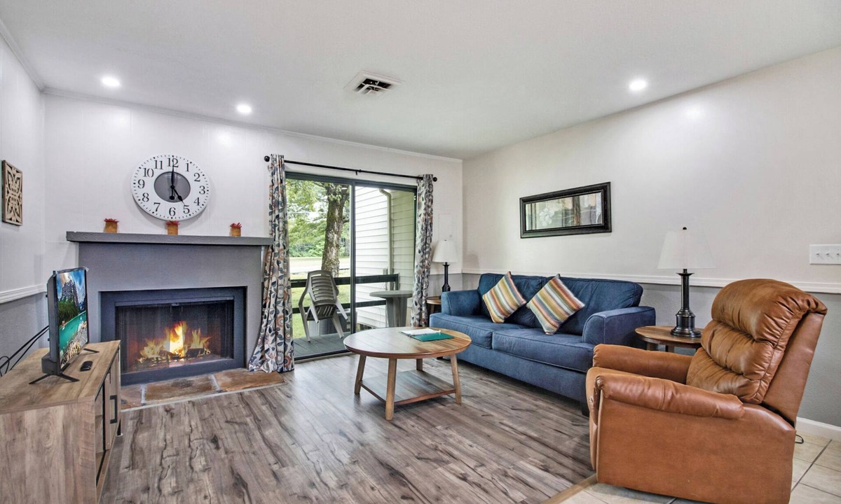 Lake Tansi Condo | Upgraded King Bed Romantic Retreat