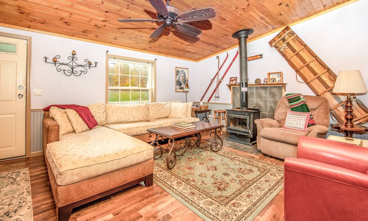 Hunter House | Upgraded! Perfect location seconds from Hunter Mtn! Incredible views! King bed!