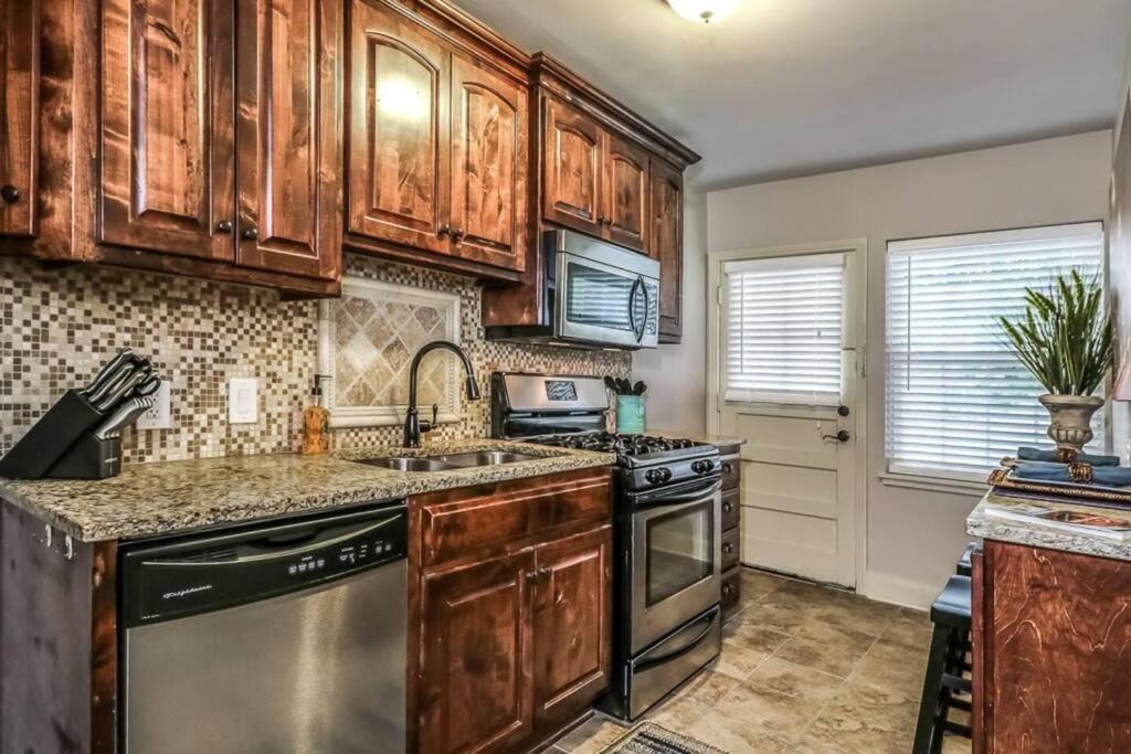 West Plaza House | Upgraded Plaza One King Bedroom