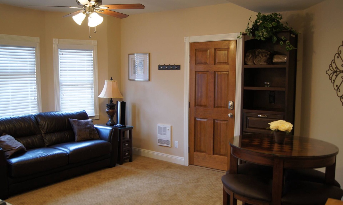 Sherman Heights Condo | Upgraded Victorian Unit Close to DT, Conv Ctr, Zoo, Coronado, Airport, Sea World