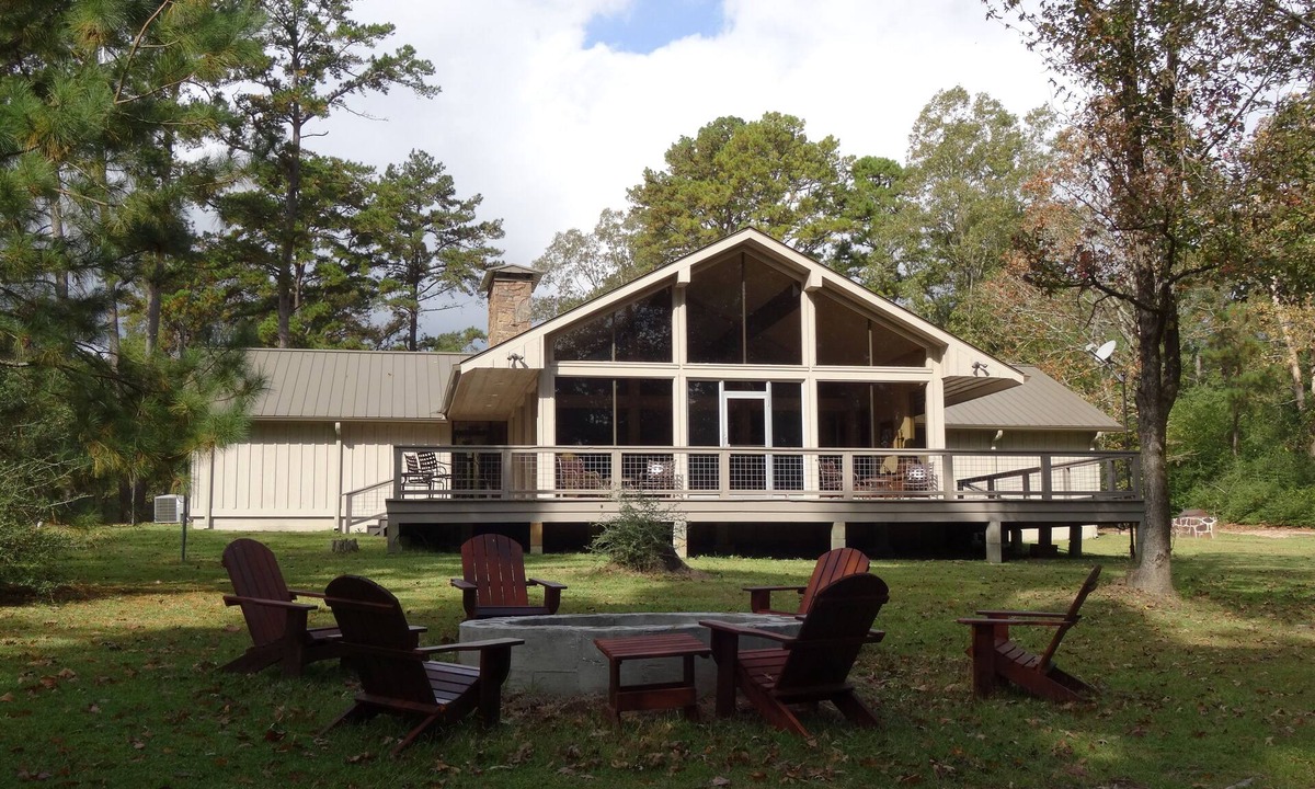 Center Cabin | Upland Hill Lodge - East Texas lake views
