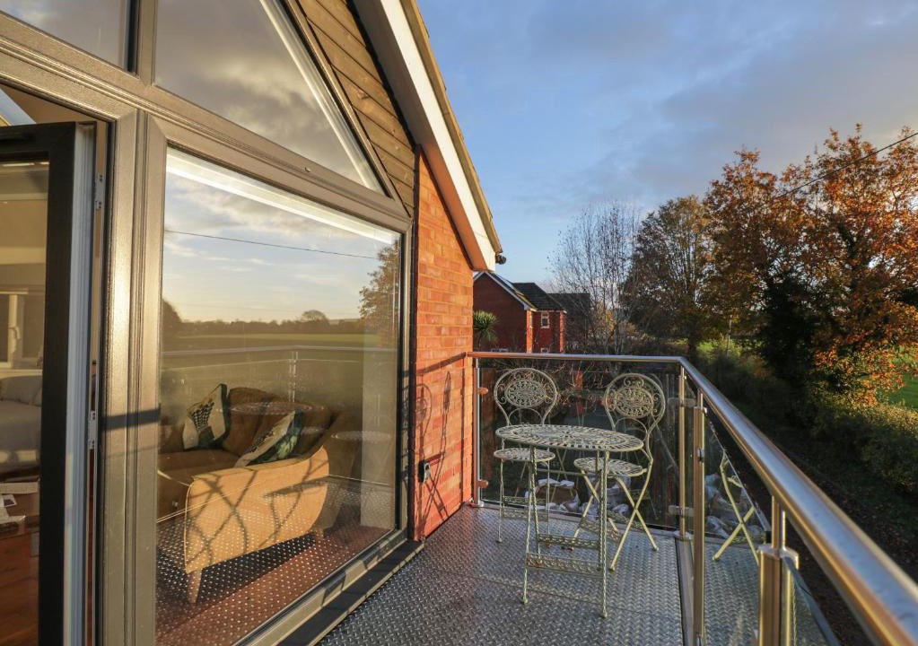 Calne Apartment | Upper Annex