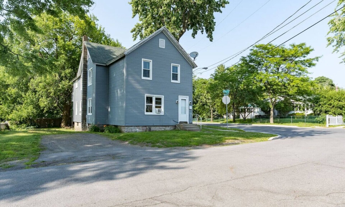 Watertown Apartment | Upper Apartment on Pine Street