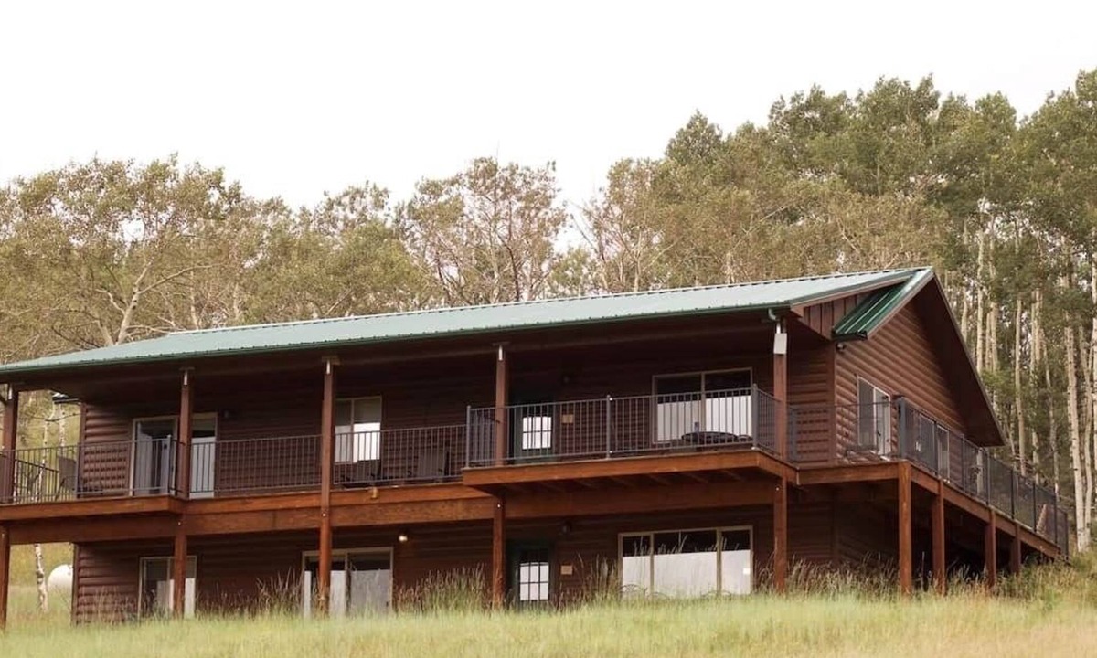 Victor House | *Upper* Aspen Lakehouse Cabin at Skagway Reservoir