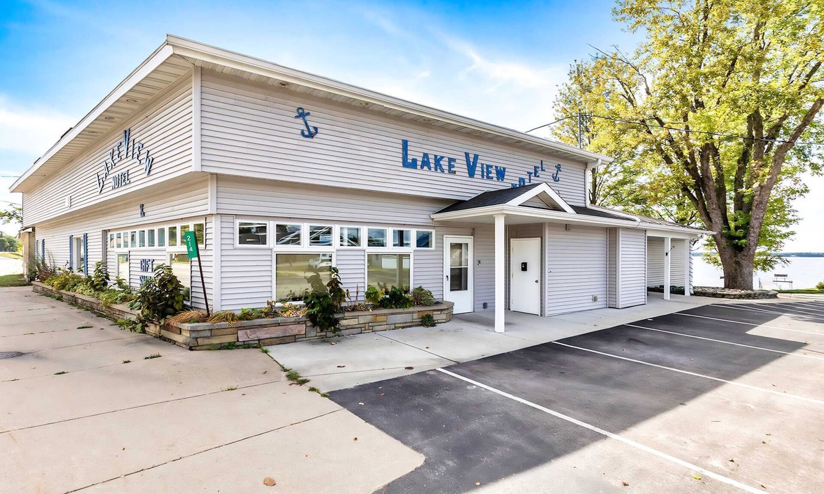 Lake City Apartment | Upper Level Lakeview Room