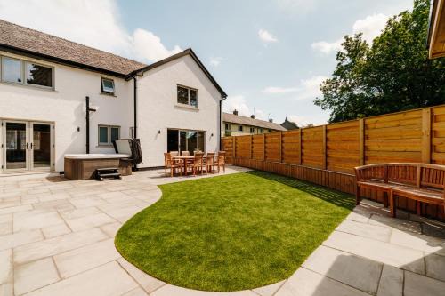 Windermere Villa | Upper Oak House