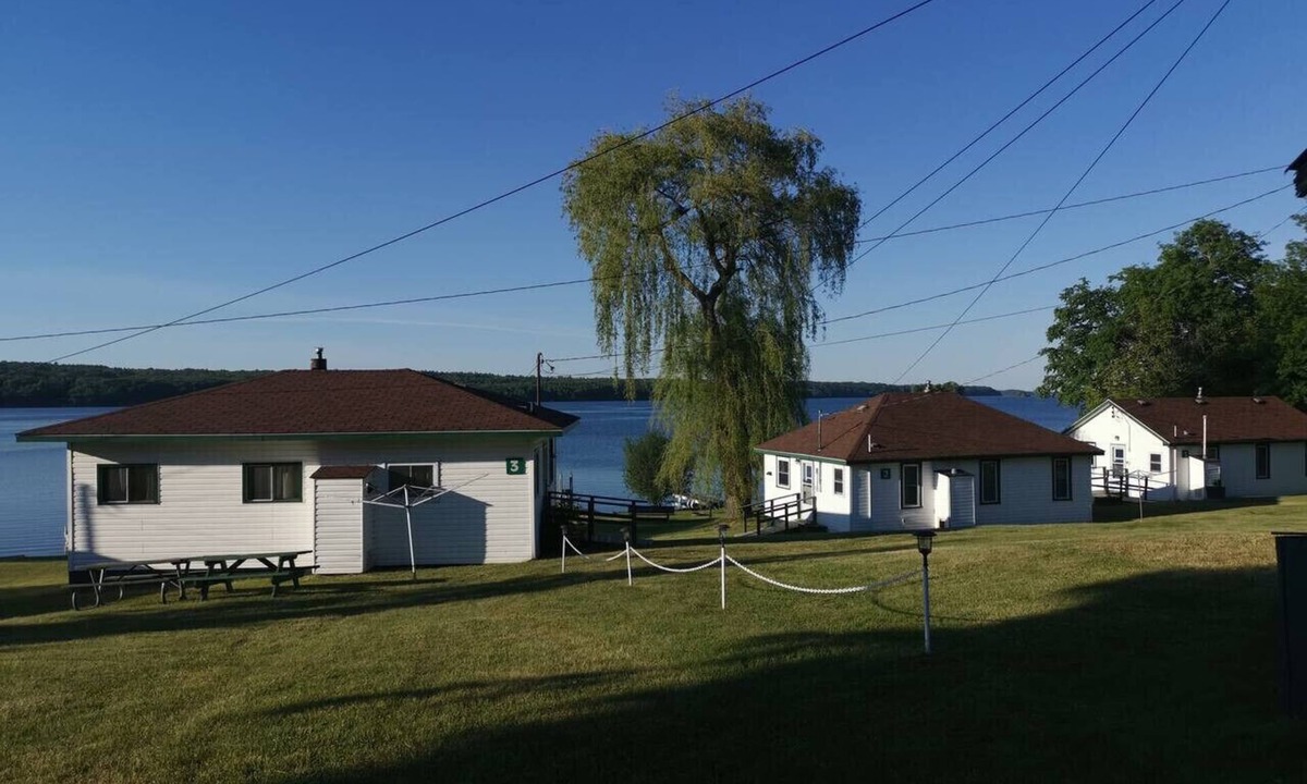 Rideau Lakes Cabin | Upper Rideau Resorts waterfront cabin#6