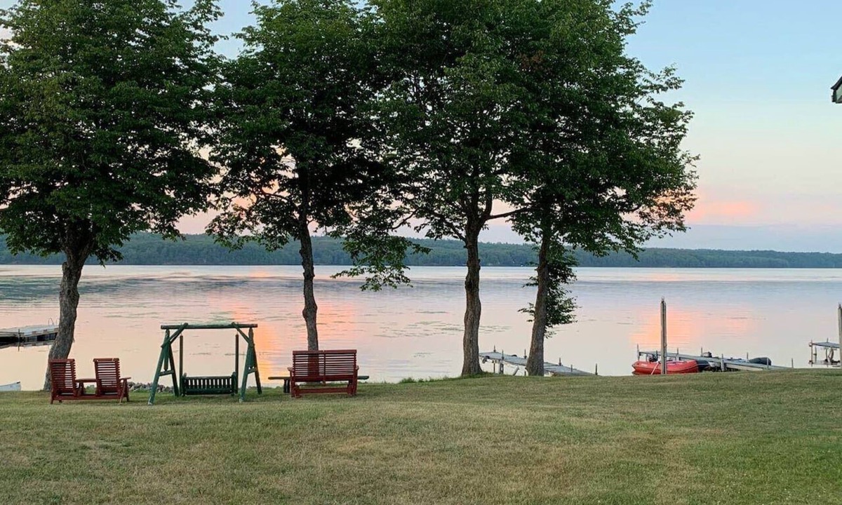 Rideau Lakes Cabin | Upper Rideau resorts waterfront cabin#2